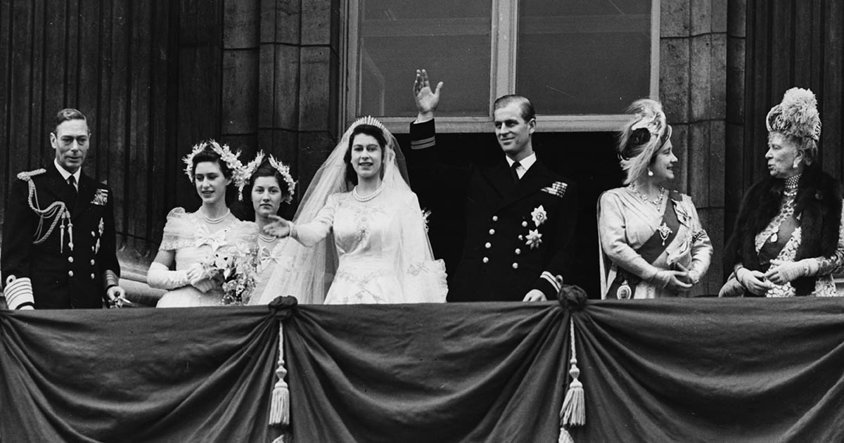 Opwekking Zij zijn Heiligdom The Story of Queen Elizabeth's Engagement Ring | The Adventurine
