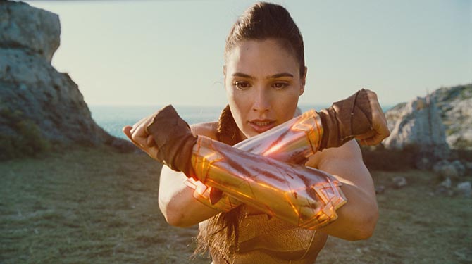 N64 controller gal gadot wonder woman GIF  Auf GIFER finden