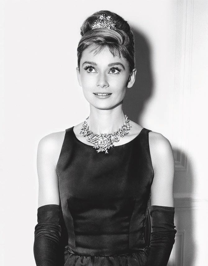 Audrey Hepburn posing in the Schlumberger Ribbon Rosette Necklace set with the Tiffany Diamond. Photo Audrey Hepburn ™ Trademark and Likeness property of Sean Hepburn Ferrer and Luca Dotti – All Rights Reserved