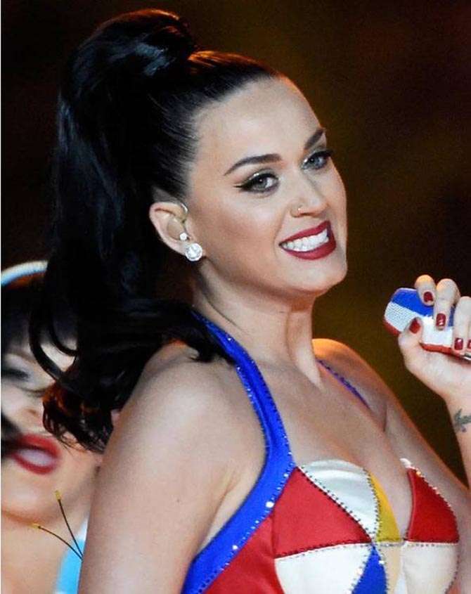 Katy Perry in 20-carat Lorraine Schwartz diamond studs at the 2015 Super Bowl. Photo Getty