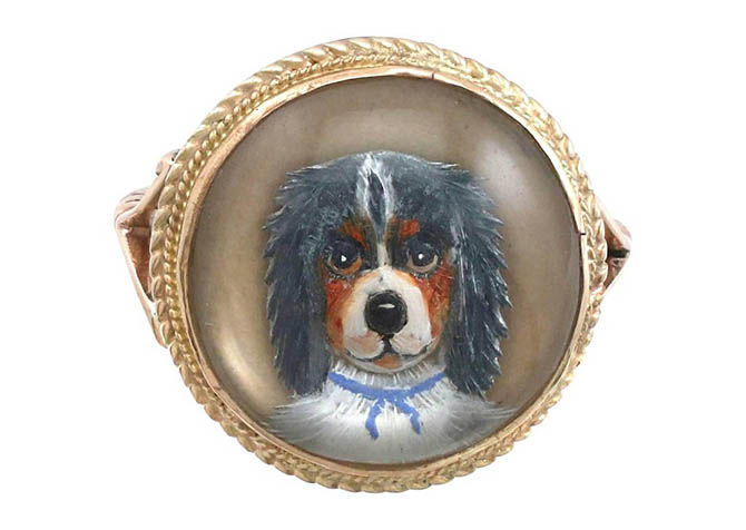 KIng Charles Spaniel Essex crystal portrait in a 9K gold ring