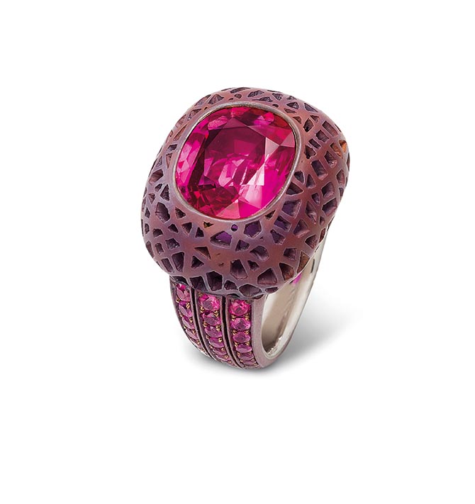 2003 cabochon ruby ring by Hemmerle set with a 5.33 carat Burmese ruby_© Hemmerle_from RUBY_published 2017.jpg