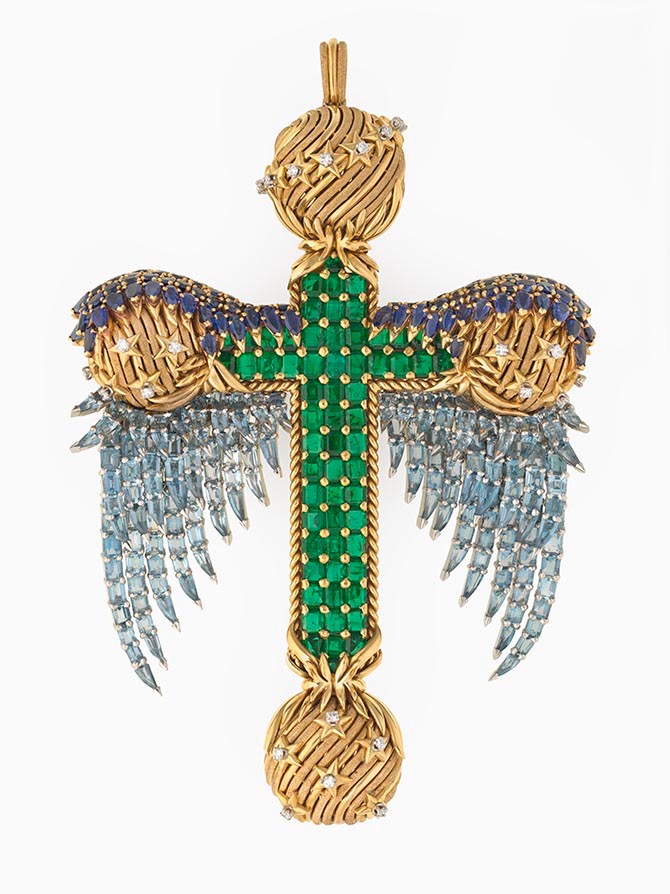 Bunny Mellon’s Pectoral Cross set with emeralds, sapphires, aquamarines, diamonds in 18K gold was designed by Schlumberger in 1960 Photo courtesy of The Virginia Museum of Fine Arts