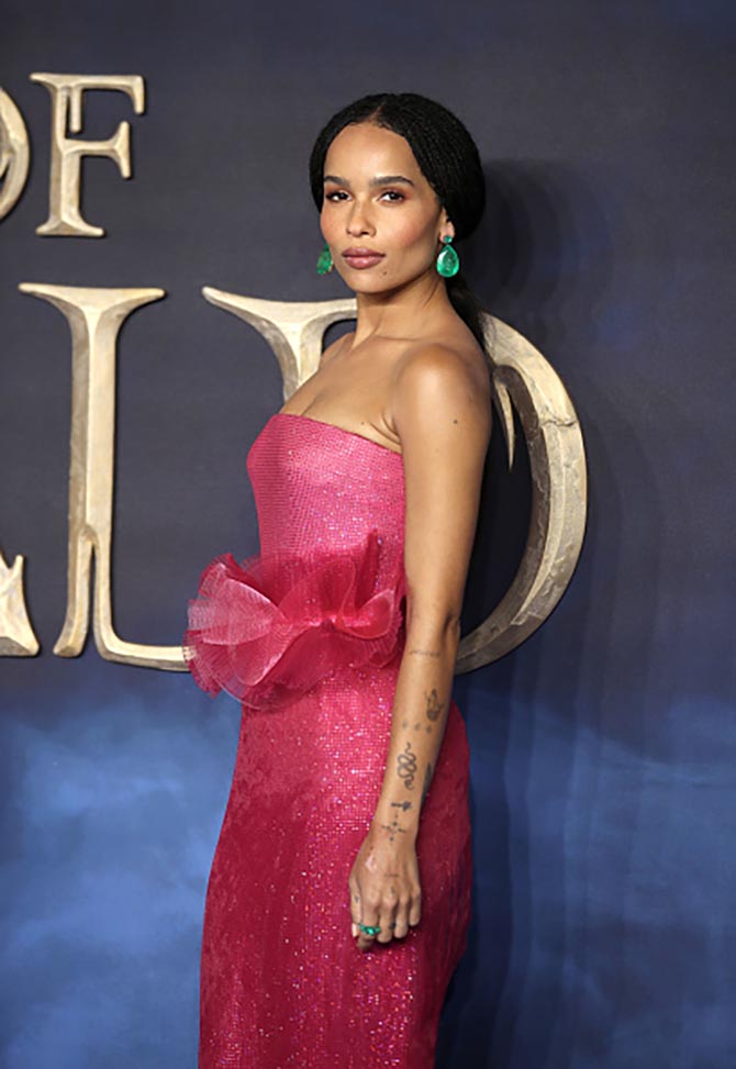 At the London premiere of Fantastic Beasts: The Crimes of Grindelwald in November, Zoë paired a fuchsia gown by Giorgio Armani with huge pear-shape Colombian emerald earrings by Lorraine Schwartz. 
