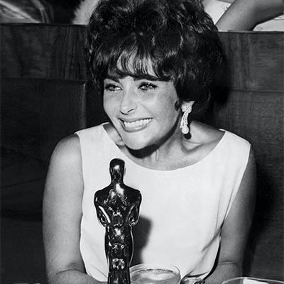 The Adventurine Posts Elizabeth Taylor’s Earrings at the 1961 Oscars