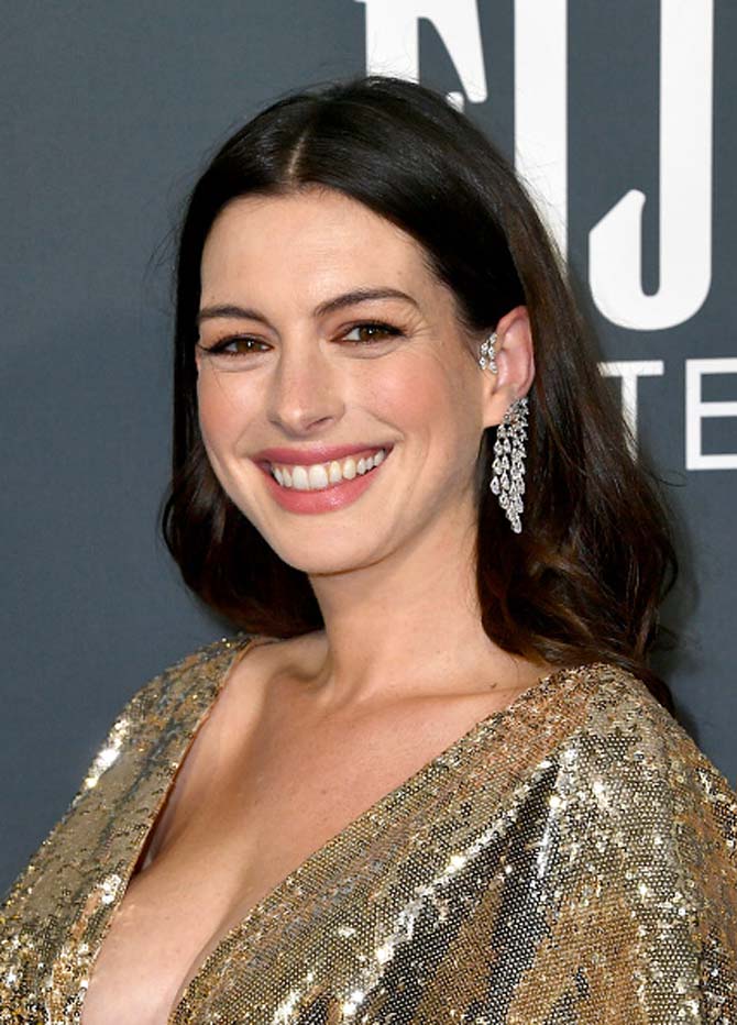Anne Hathaway wore an ear cuff by Messika.