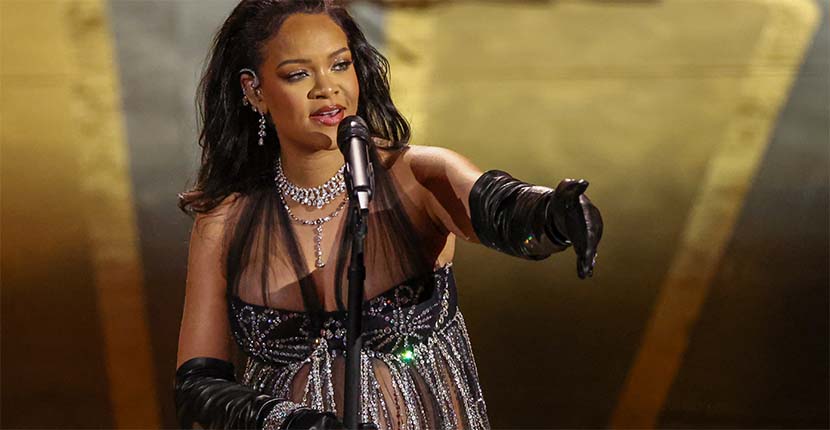 The Adventurine Posts All 4 of Rihanna’s Oscar Night Jewelry Looks